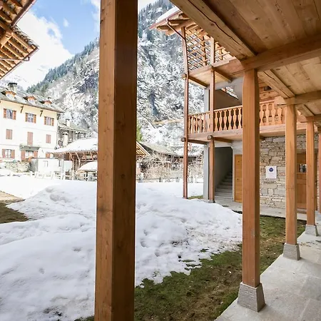 Mirtillo Blu Family Apartment Alagna Valsesia Room photo
